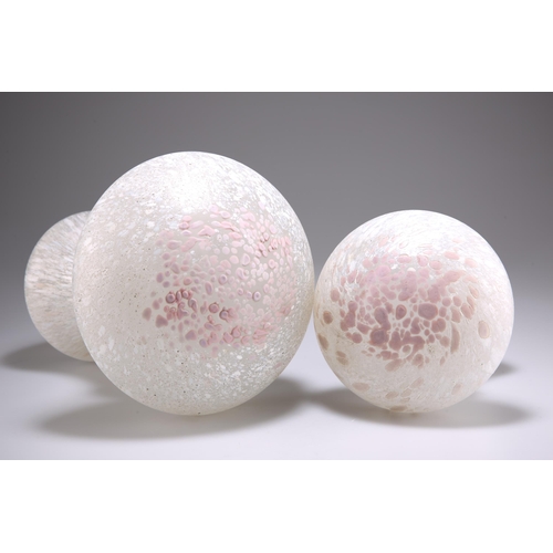 22 - MONICA BACKSTRÖM FOR KOSTA BODA, TWO WHITE GLASS MUSHROOMS, CIRCA 1970S, of graduated size and each ... 