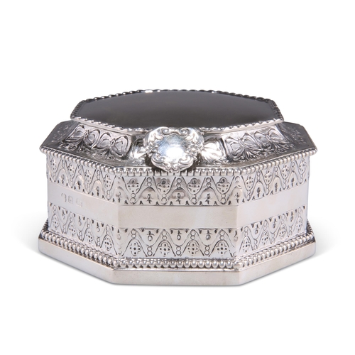 1039 - A GEORGE V SILVER BOX, by David & George Edward, Birmingham 1917, octagonal, the slightly domed hing... 