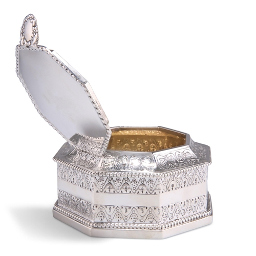 1039 - A GEORGE V SILVER BOX, by David & George Edward, Birmingham 1917, octagonal, the slightly domed hing... 