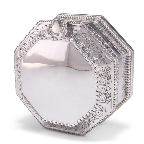 1039 - A GEORGE V SILVER BOX, by David & George Edward, Birmingham 1917, octagonal, the slightly domed hing... 