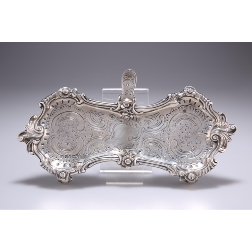 1077 - A GEORGE III SILVER SNUFFER TRAY, probably by Samuel Whitford II, London 1817, of hourglass form, fl... 