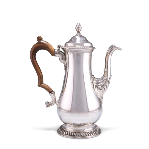 1126 - A GEORGE III SILVER COFFEE POT, Daniel Smith & Robert Sharp, London 1771, of baluster form, the hing... 
