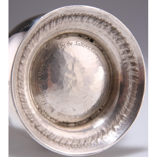 1126 - A GEORGE III SILVER COFFEE POT, Daniel Smith & Robert Sharp, London 1771, of baluster form, the hing... 