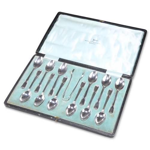 1051 - A SET OF GEORGE V SILVER TEASPOONS AND SUGAR NIPS,Êby Walker & Hall,ÊSheffield 1928 and 1929, compri... 