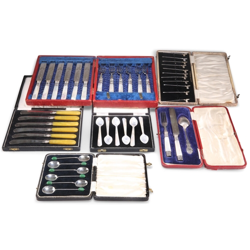 1053 - A SET OF SIX GEORGE VI SILVER COFFEE BEAN SPOONS, byÊWilliam Suckling Ltd, Birmingham 1938, each wit... 