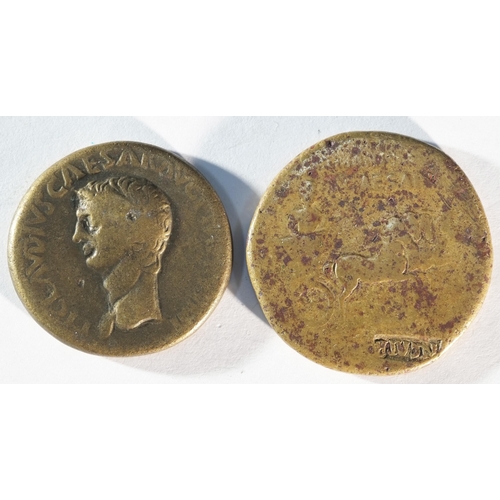 12 - 2x Julio-Claudian coins consisting of: Caligula (37 - 41 CE) brass dupondius, 15.41 grams, 31.6 mm. ... 