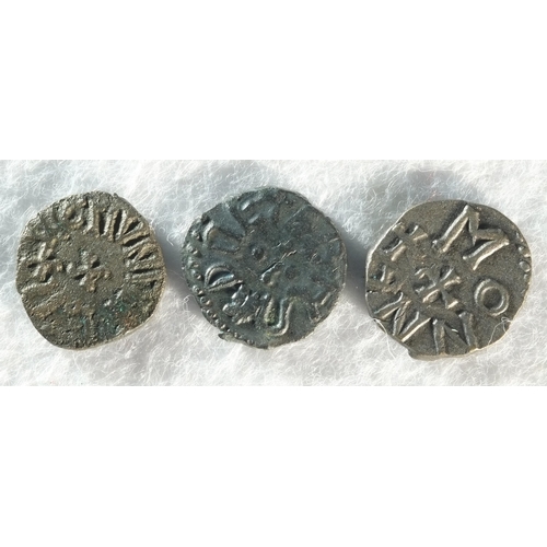 125 - Anglo Saxon, 3x Ae stycas consisting of: Eanred (840 - 841 CE), Obv: EANRED REX. Rev: +MONNE, moneye... 