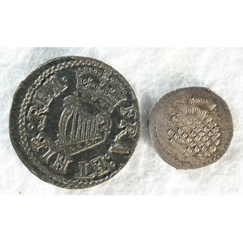 152 - James I (1603 - 1625) halfpenny, 0.21 grams, 10.4 mm. Obv: Crowned rose. Rev: Crowned thistle. S. 26... 