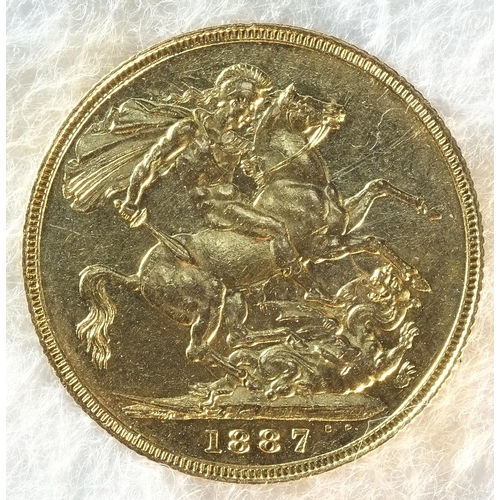 218 - Victoria (1837 - 1901) 1887 sovereign. Obv: Jubilee portrait of Victoria left, J.E.B on truncation f... 