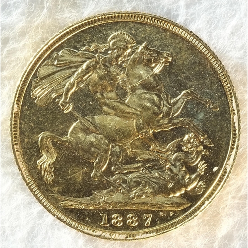 219 - Victoria (1807 - 1901) 1887 sovereign. Obv: Jubilee portrait of Victoria left, J.E.B on truncation f... 