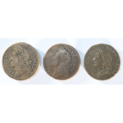 321 - Ireland, 3x James II (1685 - 1688) Gunmoney shillings consisting of: Janunary 1690, 8.21 grams, 26.6... 