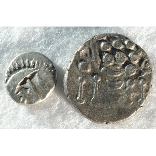 4 - 2x Celtic Durotriges coins consisting of: Silver quarter stater, 1.09 grams, 11.6 mm. Obv: Crescent ... 