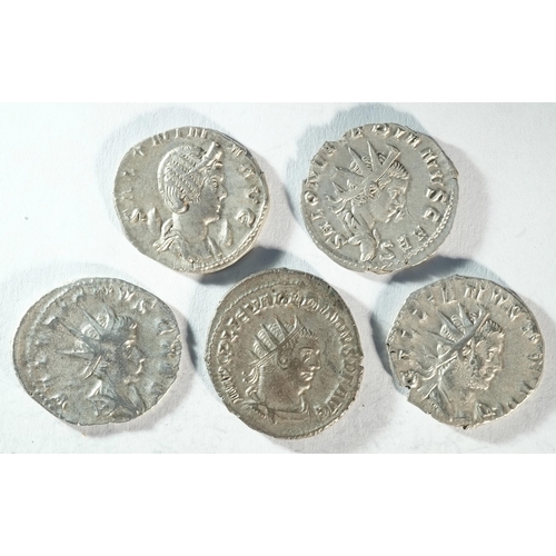 46 - Ancient Rome, 5x Silver antoninianii consisting of: Valerian I (253 - 260 CE), Victories either side... 