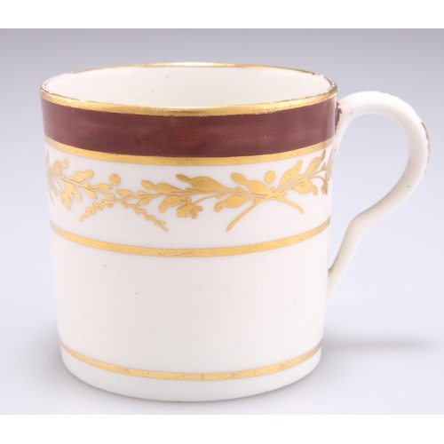 122 - A PINXTON COFFEE CAN, decorated with gilded foliage and ox-blood border. 6.6cm high