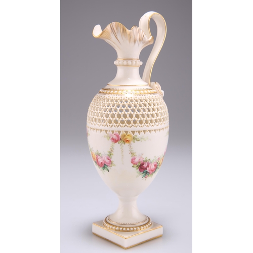 163 - AN EARLY 20TH CENTURY SMALL ROYAL WORCESTER RETICULATED PEDESTAL EWER, BY GEORGE OWEN AND HARRY CHAI... 