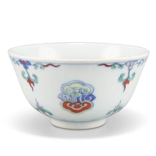 231 - A CHINESE DOUCAI BOWL, with deep rounded sides and standing on a short foot, painted and enamelled t... 