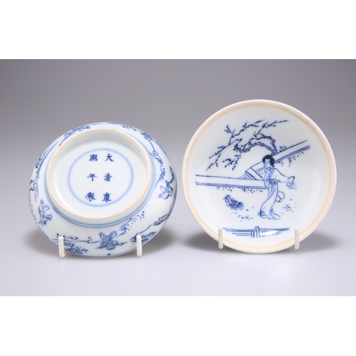 265 - A CHINESE BLUE AND WHITE INK BOX AND COVER, circular, the cover decorated with figures, the interior... 