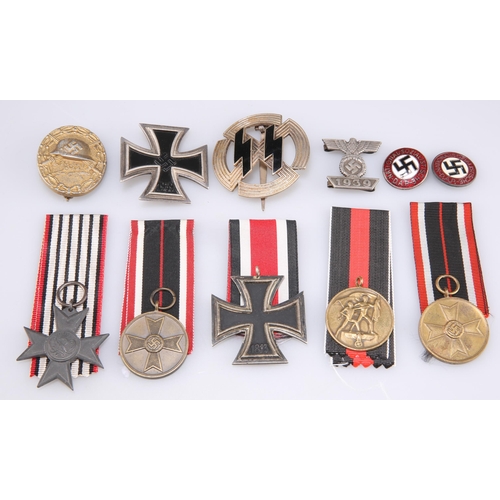 419 - GERMAN MILITARY EPHEMERA AND MEDALS: A PRUSSIAN WWI MERIT CROSS FOR WAR AID, of Maltese Cross shape,... 