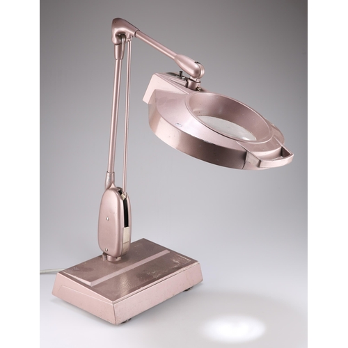 533 - A DAZOR M-1470 FLOATING FIXTURE MAGNIFYING DESK LAMP, CIRCA 1950S, unmarked, the task light with an ... 