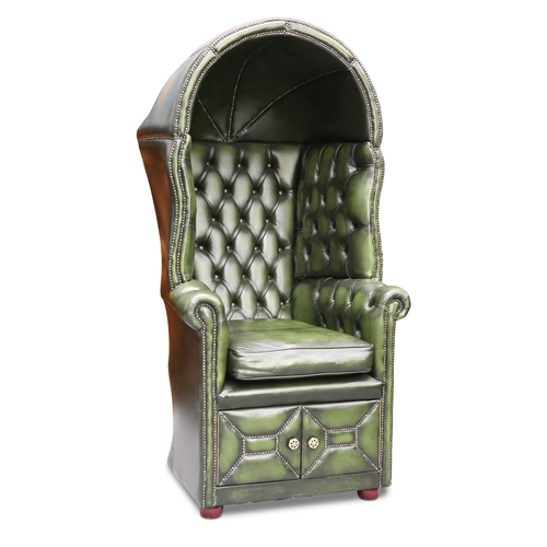 553 - A GEORGIAN STYLE DEEP-BUTTONED GREEN LEATHER HALL PORTERS CHAIR, of typical form with a domed top a... 