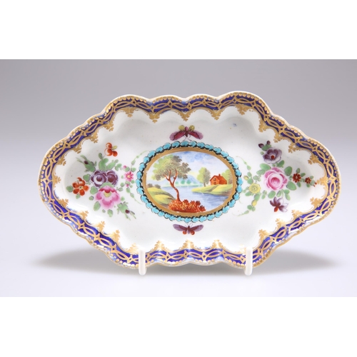 67 - A WORCESTER DALHOUSIE STYLE PORCELAIN SPOON TRAY, CIRCA 1780, lobed quatrefoil form, decorated with ... 