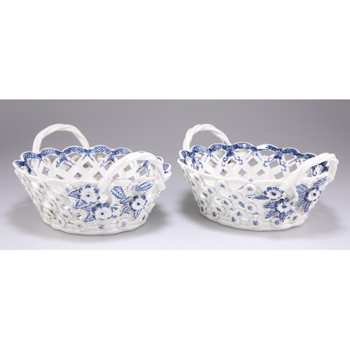 85 - A PAIR OF WORCESTER TWO-HANDLED OVAL BASKETS, CIRCA 1775, transfer printed in underglaze blue with a... 