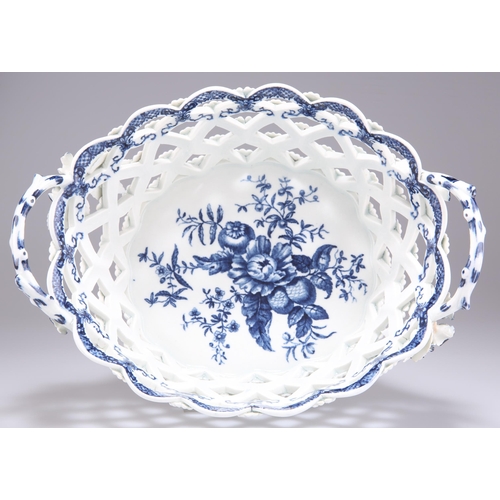 91 - A LARGE WORCESTER TWO-HANDLED OVAL BASKET, CIRCA 1775, transfer printed in underglaze blue with a 'P... 