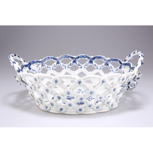 91 - A LARGE WORCESTER TWO-HANDLED OVAL BASKET, CIRCA 1775, transfer printed in underglaze blue with a 'P... 