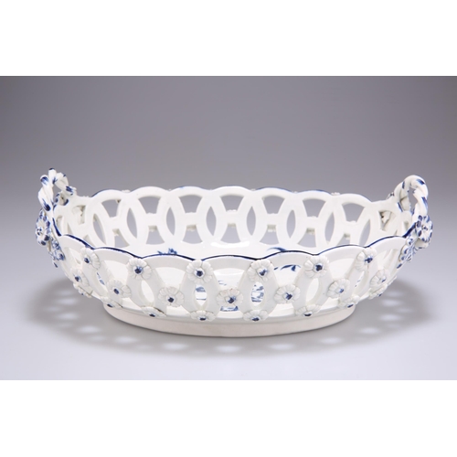93 - A WORCESTER TWO-HANDLED OVAL BASKET, CIRCA 1775, transfer printed in underglaze blue with the 'Gilli... 
