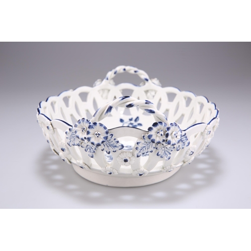 93 - A WORCESTER TWO-HANDLED OVAL BASKET, CIRCA 1775, transfer printed in underglaze blue with the 'Gilli... 