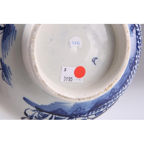 95 - A LARGE WORCESTER BOWL, CIRCA 1770, circular, blue painted with the 'Rock Strata Island' pattern. 24... 