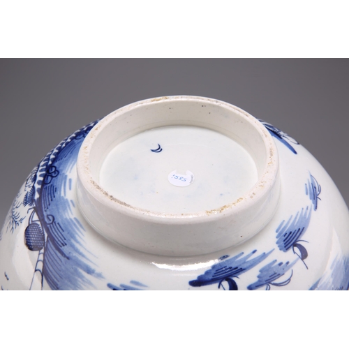 95 - A LARGE WORCESTER BOWL, CIRCA 1770, circular, blue painted with the 'Rock Strata Island' pattern. 24... 