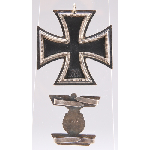 417 - A GERMAN 2ND CLASS IRON CROSS, and ribbon, together with a second award bar, the latter marked L/12.... 