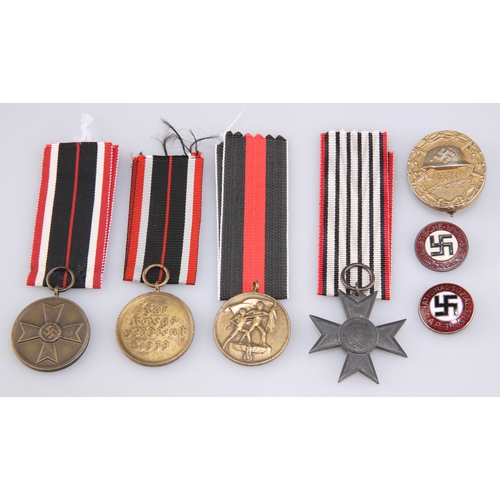 419 - GERMAN MILITARY EPHEMERA AND MEDALS: A PRUSSIAN WWI MERIT CROSS FOR WAR AID, of Maltese Cross shape,... 