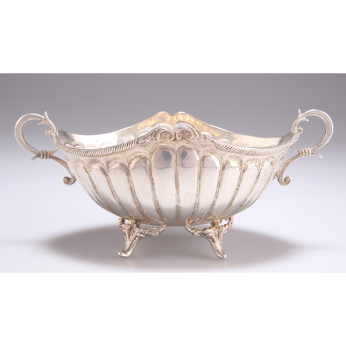 1072 - A CONTINENTAL SILVER TWO-HANDLED BON-BON DISH with reeded body and pierced scroll feet. 16cm wide, 3... 