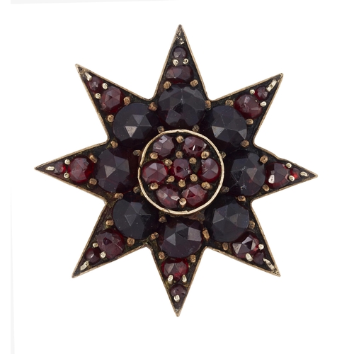 1793 - A 19TH CENTURY GARNET STAR BROOCH set throughout with rose-cut garnets. 3cm diameterSet in base meta... 