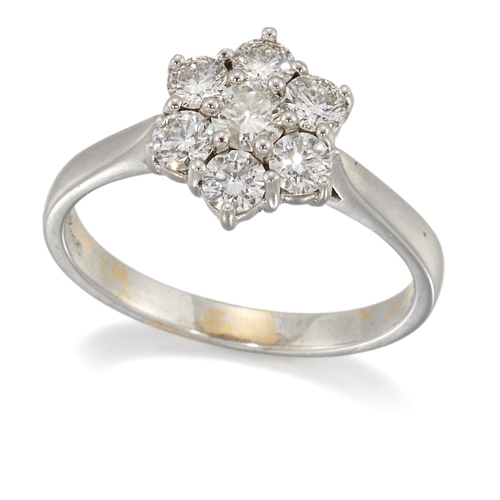 1794 - AN 18 CARAT WHITE GOLD DIAMOND CLUSTER RING round brilliant-cut diamonds in claw settings, to taperi... 