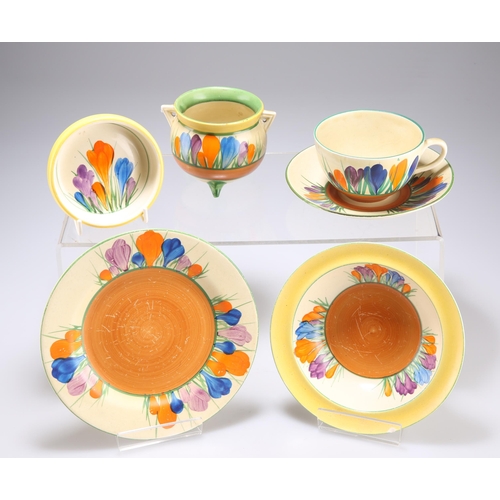 143 - A GROUP OF CLARICE CLIFF BIZARRE CROCUS PATTERN WARES comprising A CAULDRON; A TEACUP, SAUCER AND SI... 