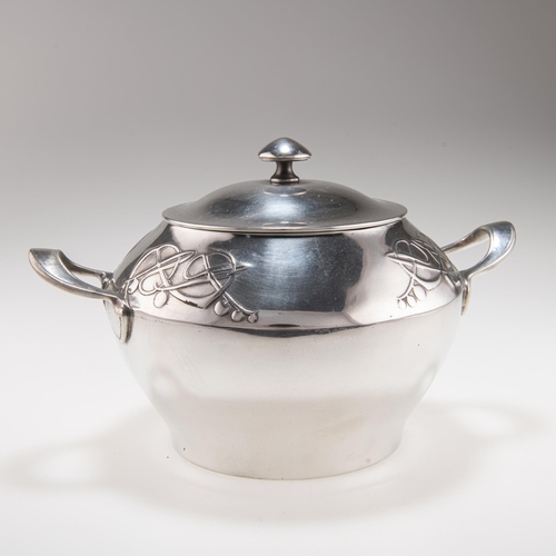 68 - ARCHIBALD KNOX (1864-1933), A RARE LIBERTY & CO TUDRIC PEWTER TWO-HANDLED BISCUIT BARREL no. 01173, ... 