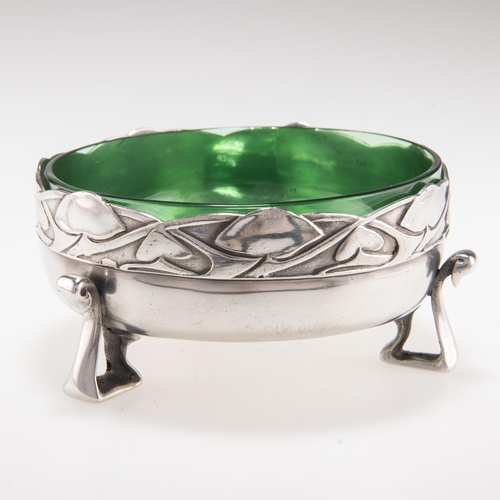 72 - ARCHIBALD KNOX (1864-1933), A RARE LIBERTY & CO TUDRIC PEWTER BOWL no. 01137, circular, with a green... 