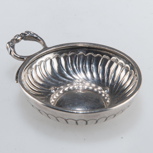 1062 - A 19TH CENTURY FRENCH SILVER TASTE-VIN maker's mark MP with an arrow between, circular with conjoine... 