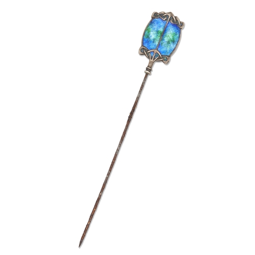 1687 - AN ART NOUVEAU ENAMEL HAT PIN a stylized seed head filled with blue-green enamel with Celtic knot bo... 