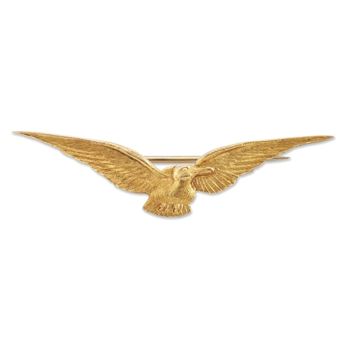 1689 - AN EARLY 20TH CENTURY 15 CARAT GOLD ALBATROS BROOCH modelled in flight. Maker's mark 'J.A.R', hallma... 