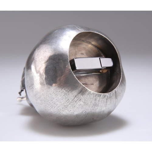 365 - AN ITALIAN SILVER NOVELTY TABLE LIGHTER by Mario Buccellati, in the form of a pear. 15cm high, 7 tro... 