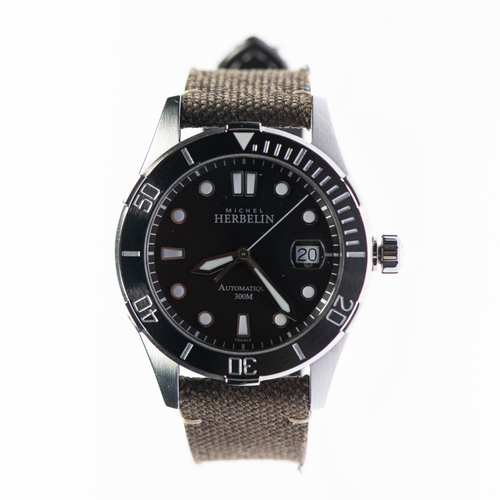 406 - A MICHEL HERBELIN STAINLESS STEEL AUTOMATIC DIVERS WATCH with centre sweep seconds, date at 3 o'cloc... 