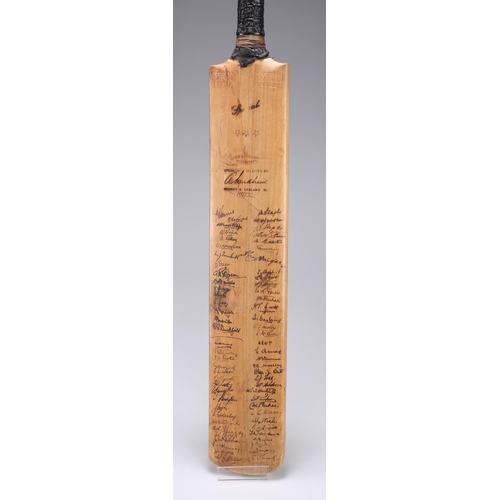 59 - A SIGNED 'ESS ESS BEE' SANDHAM SPECIAL CRICKET BAT, MID-1930S bears label for Sandham, Strudwick &am... 