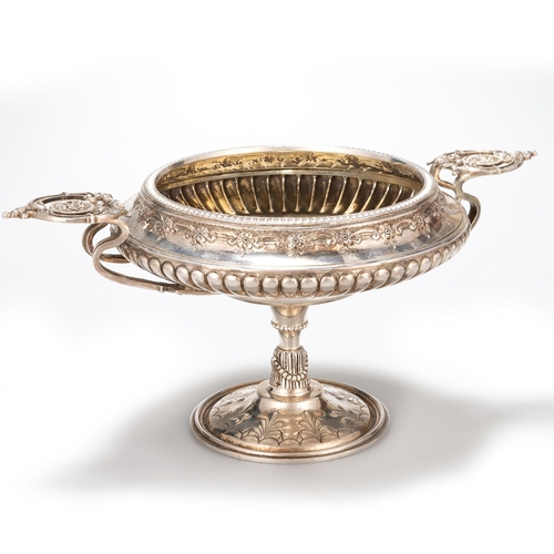 206 - A VICTORIAN SILVER TAZZA by Joseph Rodgers & Sons, Sheffield 1900, the circular reeded bowl chas... 