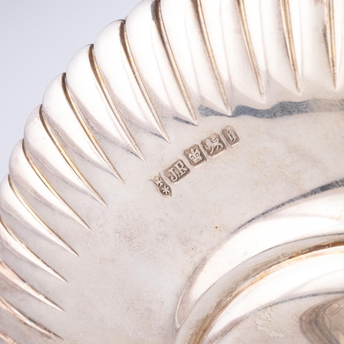 206 - A VICTORIAN SILVER TAZZA by Joseph Rodgers & Sons, Sheffield 1900, the circular reeded bowl chas... 