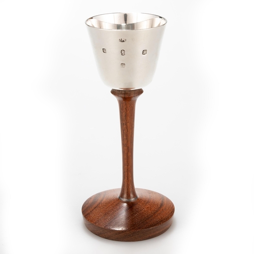 234 - AN ELIZABETH II SILVER AND HARDWOOD GOBLET by Cecil Frederick Colyer, Edinburgh 1977, the tapering r... 