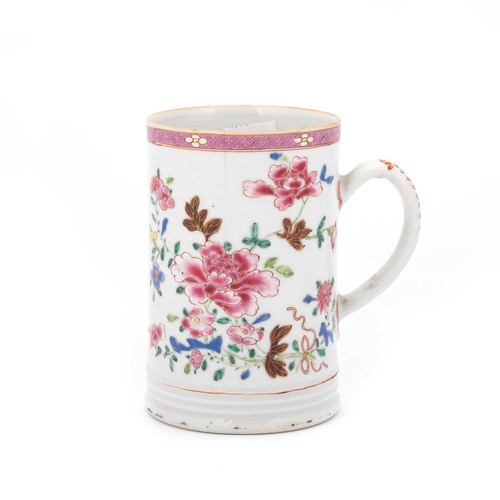 118 - V A CHINESE FAMILLE ROSE MUG of straight-sided cylindrical form, enamel painted with floral sprays. ... 